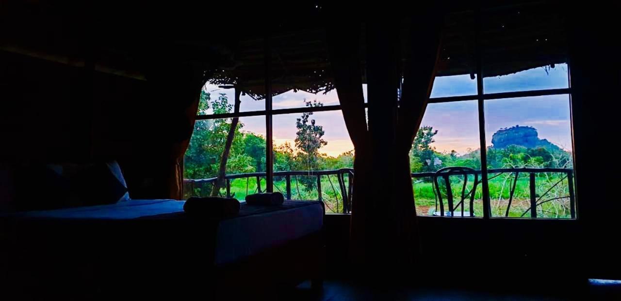 Chena Huts Eco Resort シギリヤ エクステリア 写真